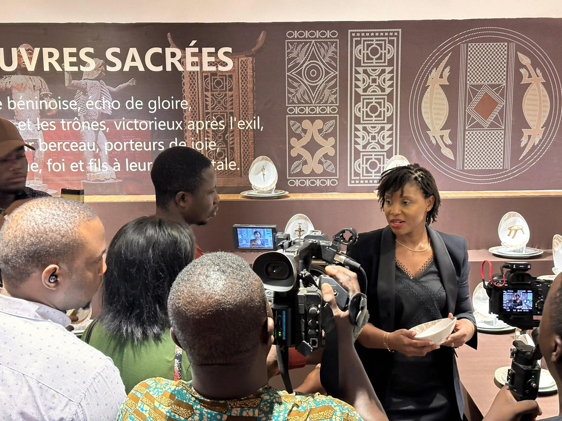 26 Décembre 2024 : 🎨🌅 Vernissage de l’exposition “Retour aux Sources” – Le souffle de la mémoire au cœur de Cotonou 🕯️✨