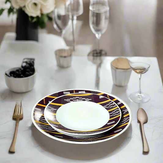 Coffret d'assiettes rondes en porcelaine fine Française fabriquées à la demande avec motif anneaux larges Ethnique d'Afrique "Baoulé" de Côte d'Ivoire dans coffret de 6 assiettes