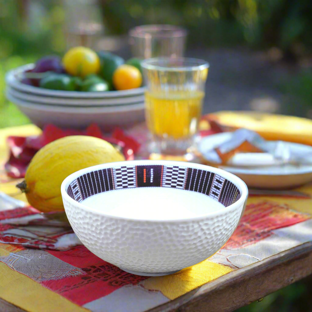 Bol grenaillé à l'extérieur en porcelaine fine Française fabriquées à la demande, motif de Côté d'Ivoire "Sénoufo bleu indigo"