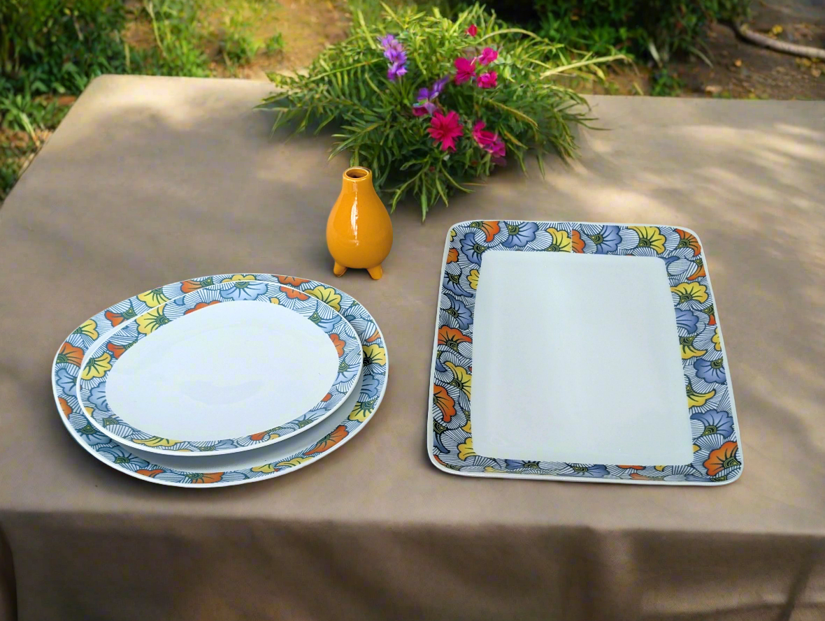 Grand plat en porcelaine fine Française fabriqué à la demande, motif africain anneau wax "fleurs de mariage"