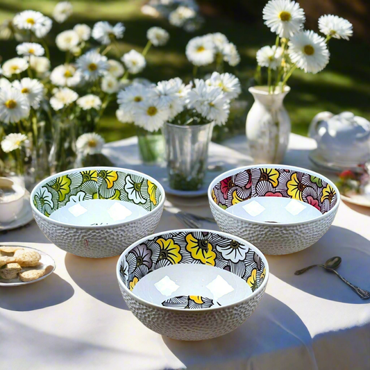 Bol grenaillé à l'extérieur en porcelaine fine Française fabriquées à la demande, motif WAX "Fleurs de mariage" rouge bordeaux à l'intérieur