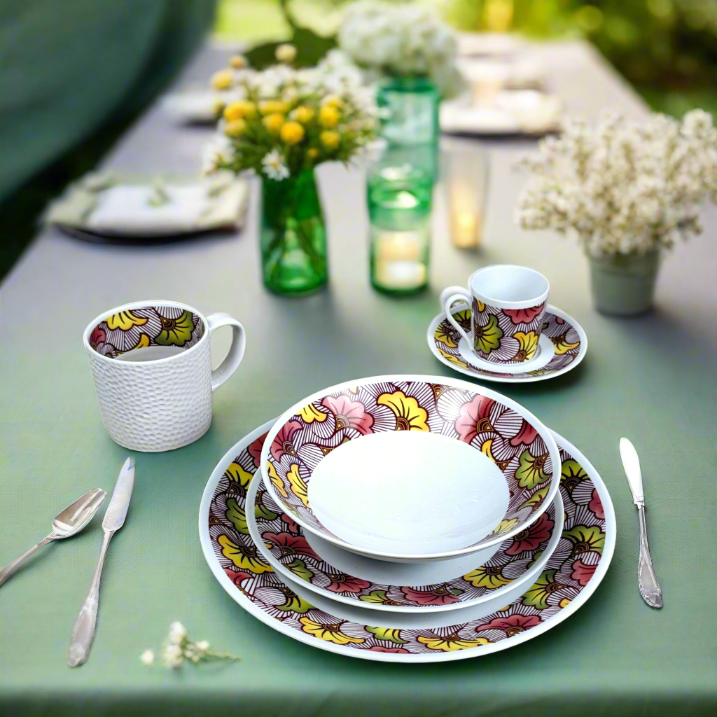 Coffret d'assiettes en porcelaine fine Française fabriquées à la demande avec motif anneaux larges "Fleurs de Mariage" rose magenta dans coffret de 6