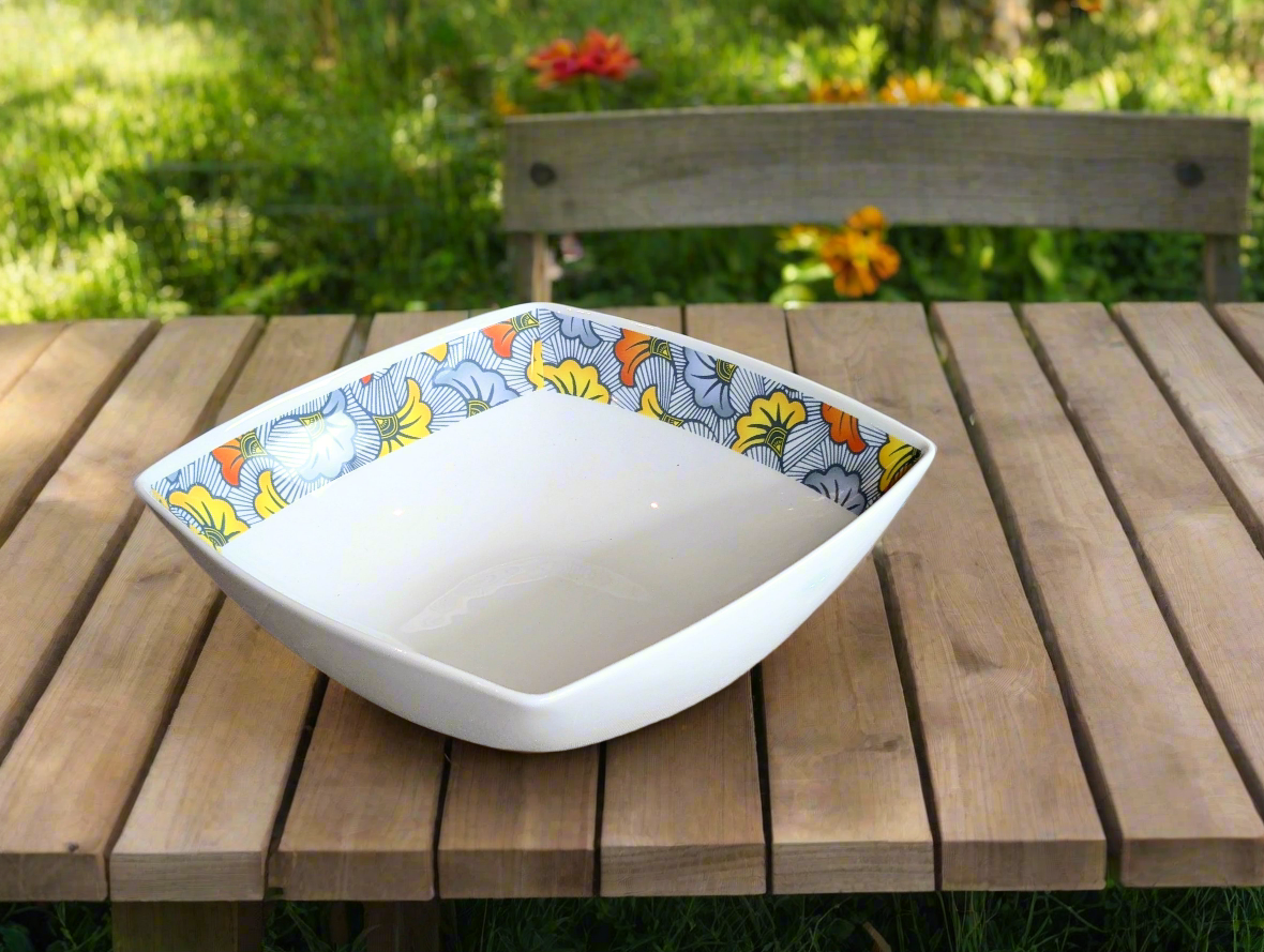 Saladier en porcelaine Française motif anneaux wax d'Afrique "Fleurs de Mariage" dans coffret