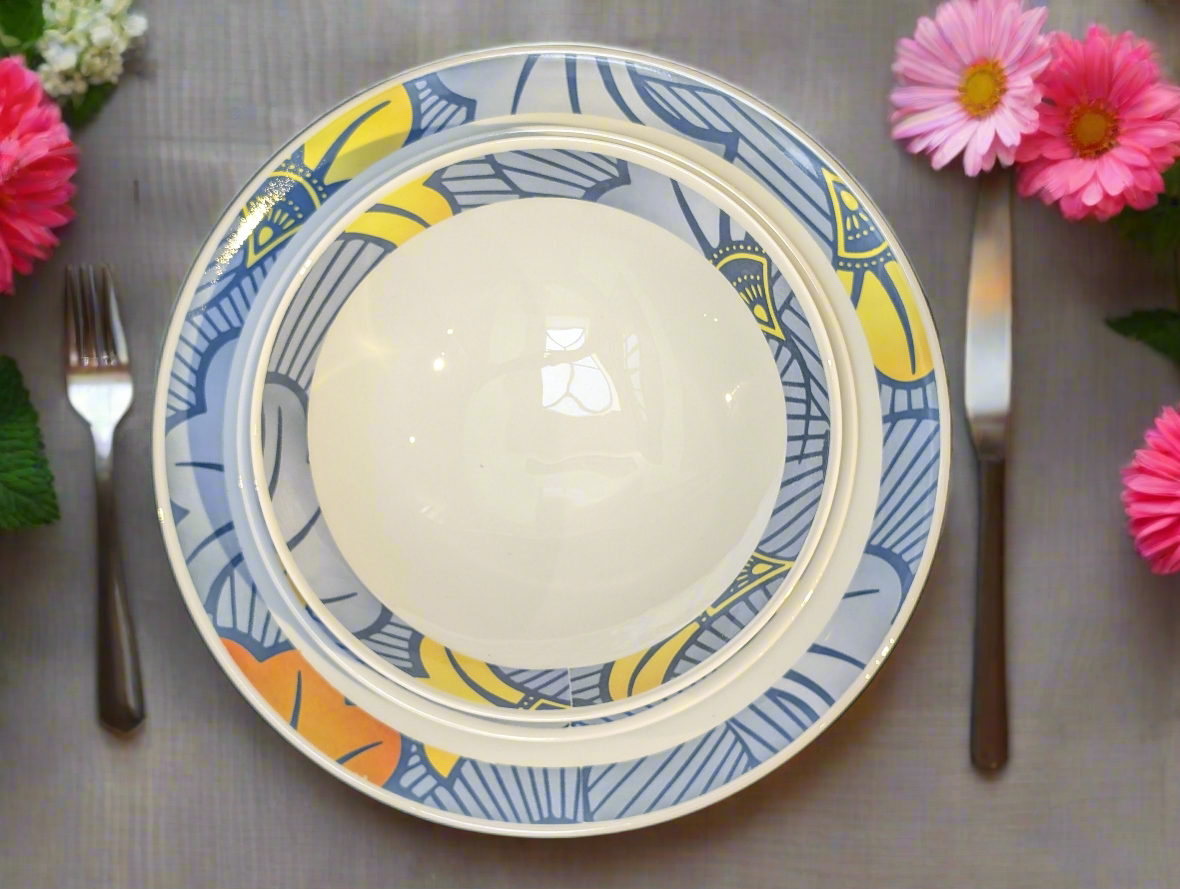 Coffret d'assiettes en porcelaine Française fabriquées à la demande avec motif anneaux fins wax d'Afrique "Fleurs de Mariage" dans coffret de 6