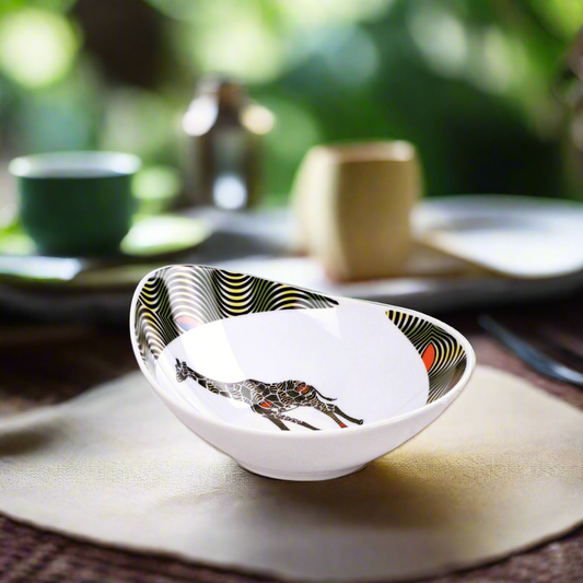 Coffret d'assiettes ovales en porcelaine fine Française fabriquées à la demande avec motif anneau WAX "Oeil de ma rivale" dans coffret de 6 assiettes