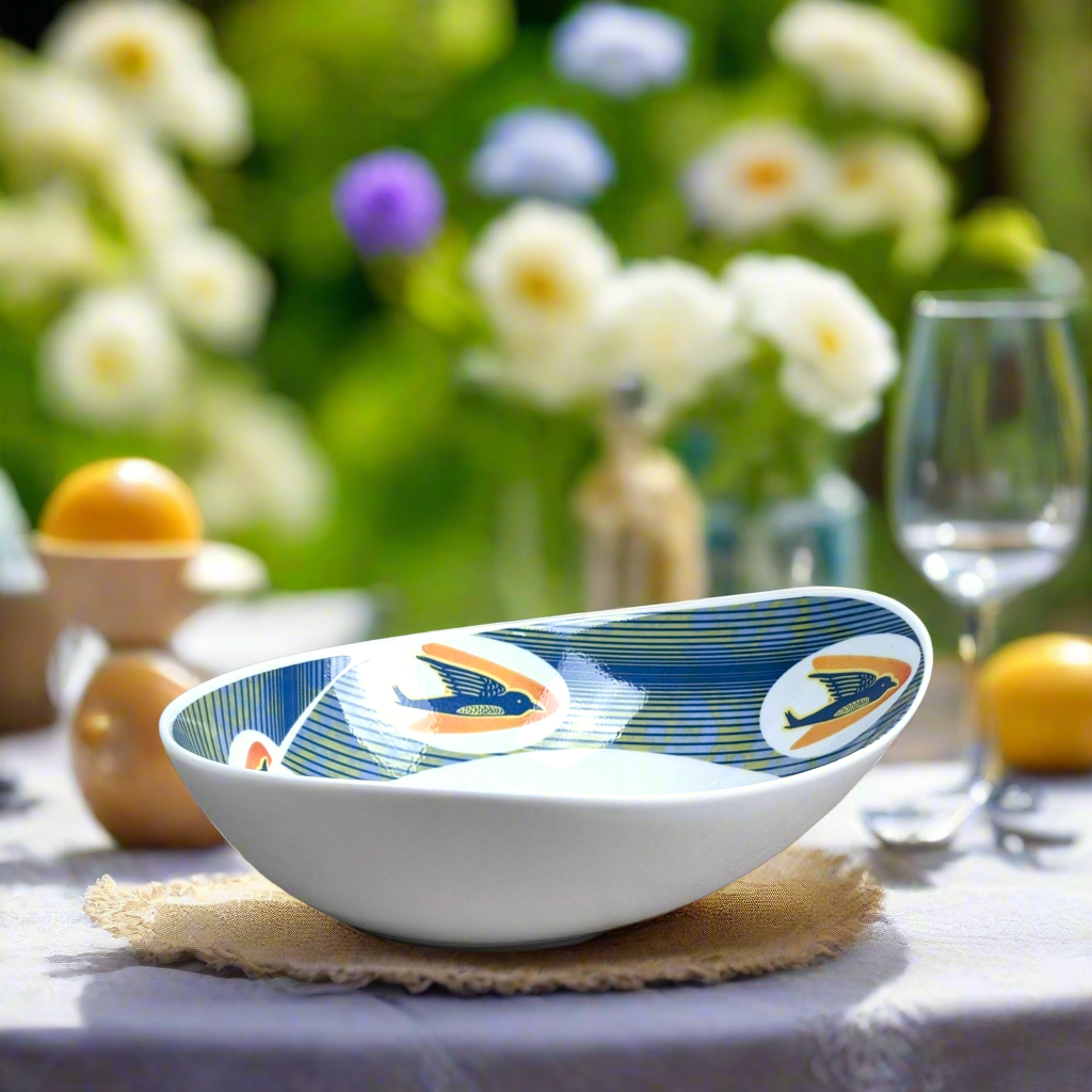 Saladier ovale en porcelaine fine Française fabriqué à la demande motif WAX anneau en spirale "Hirondelles"