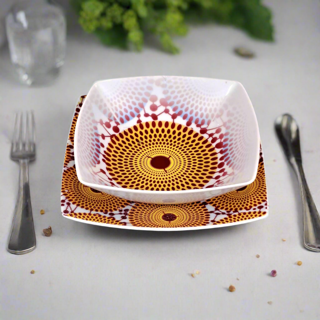 Coffret d'assiettes en porcelaine Française fabriquées à la demande avec  carrées motif plein wax d'Afrique Gammaphone dans coffret de 6