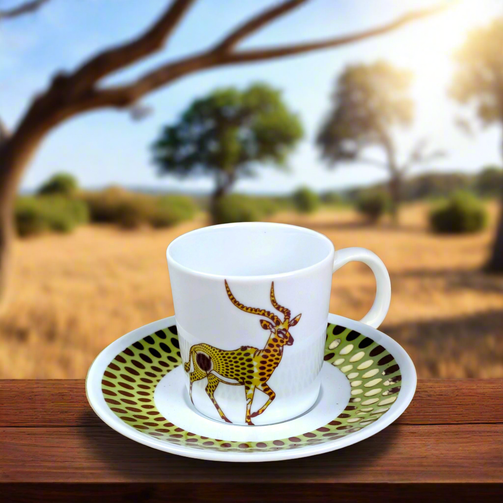 Coffret de 4 tasses à Café avec soucoupes en porcelaine fine Française motif plein wax d'Afrique motifs animaux antilope, gorille, inséparable, guépard