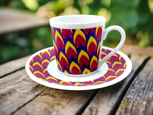 Tasse à Café avec soucoupe en porcelaine fine Française fabriquée à la demande motif plein WAX d'afrique "Ongles de Marie-Therese"