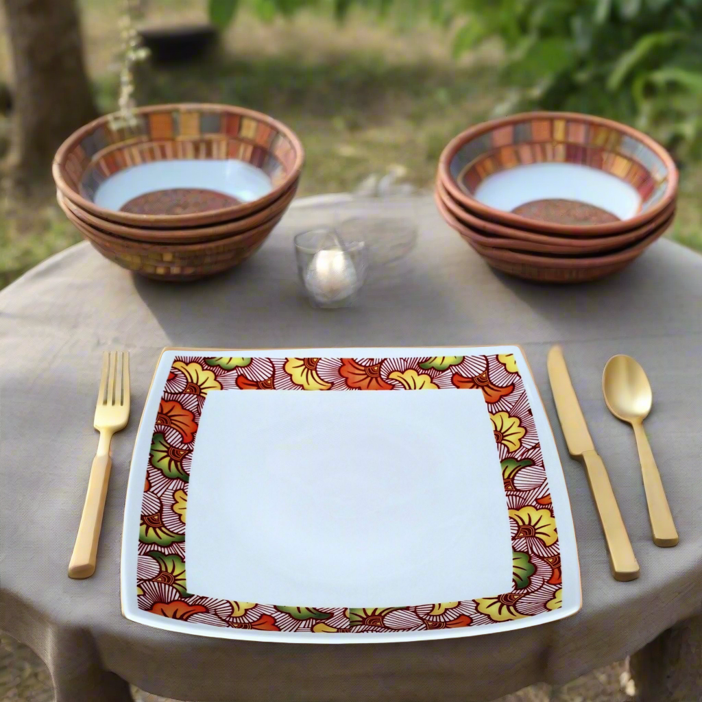 Coffret d'assiettes en porcelaine fine Française fabriquées à la demande avec motif anneau combiné WAX d'afrique "Fleurs de Mariage" rouges dans coffrets de 12