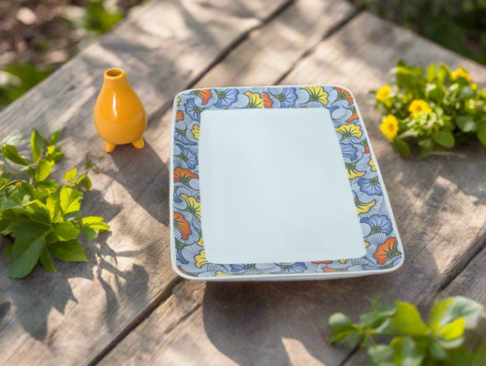 Grand plat en porcelaine fine Française fabriqué à la demande, motif africain anneau wax "fleurs de mariage"