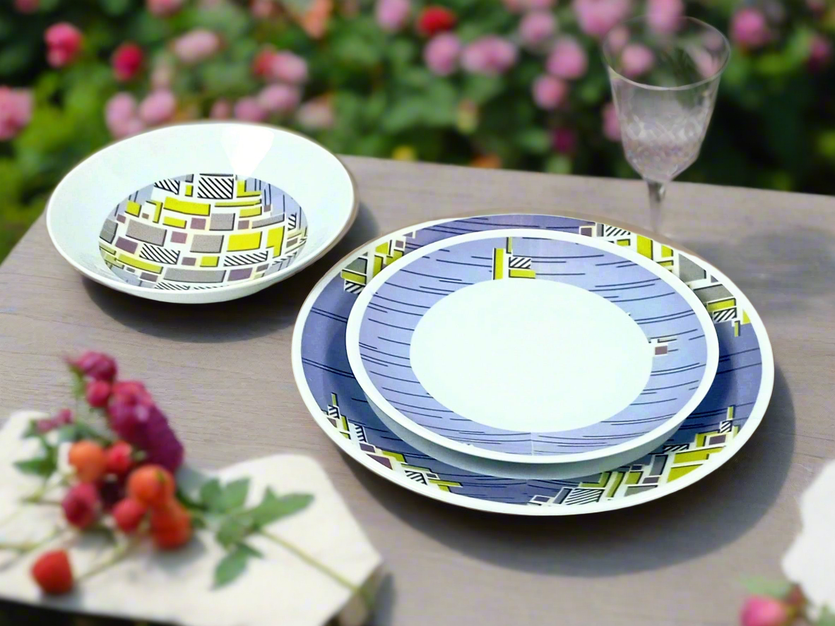 Coffret d'assiettes rondes en porcelaine fine Française fabriquées à la demande avec motif anneaux larges WAX d'afrique "Milliardaire" dans coffret de 6