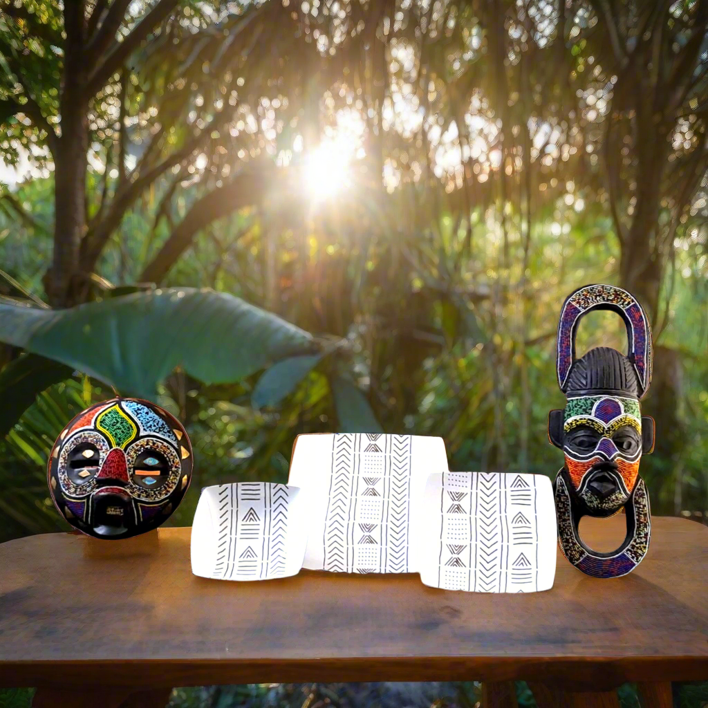 Coffret d'assiettes carrées en porcelaine fine Française fabriquées à la demande avec motif bande ethnique d'Afrique "#kente ou Kita" 4 du Ghana et Togo, présenté dans un coffret de 6 assiettes.