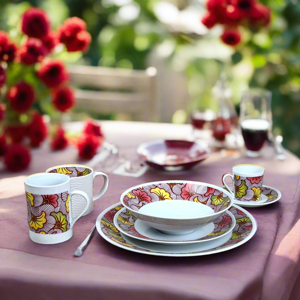 Mug en porcelaine fine Française fabriqué à la demande, motif WAX, extérieur "Fleurs de Mariage" rouge Bordeaux