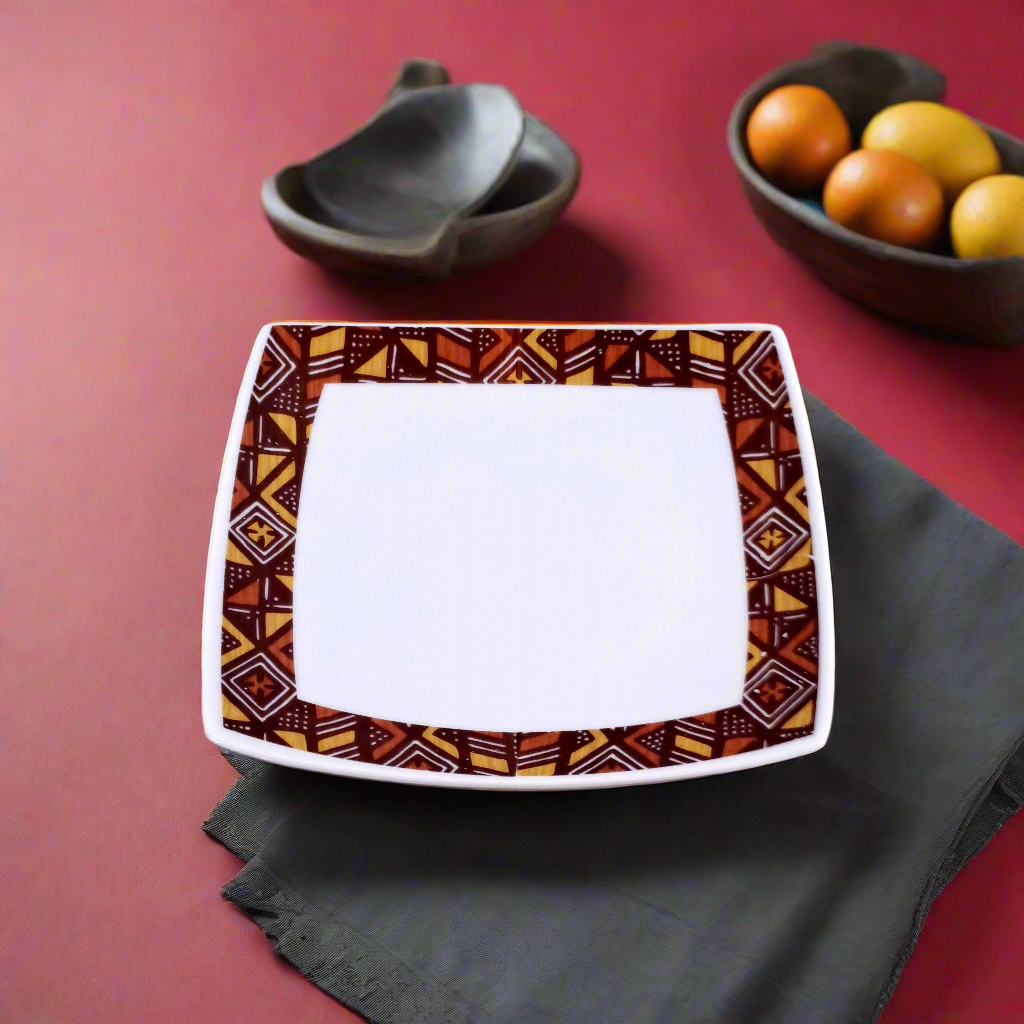 Coffret d'assiettes carrées en porcelaine fine Française fabriquées à la demande avec motif anneau Ethnique d'Afrique "Bogolan Rhinoceros" dans coffret de 6