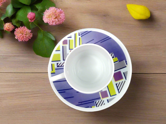 Tasse à Café avec soucoupe en porcelaine fine Française fabriquées à la demande motif plein WAX d'afrique "Milliardaire"