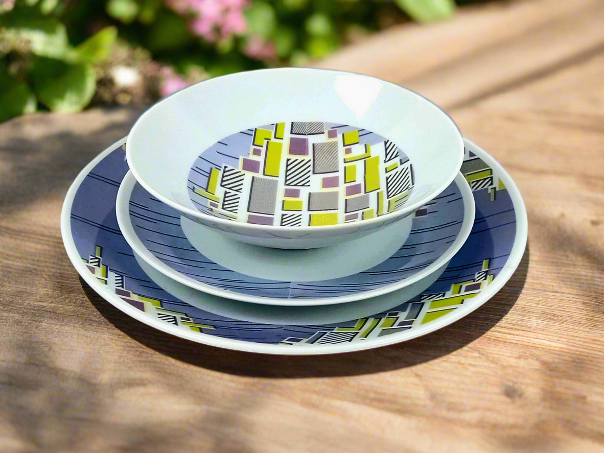 Coffret d'assiettes rondes en porcelaine fine Française fabriquées à la demande avec motif anneaux larges WAX d'afrique "Milliardaire" dans coffret de 6