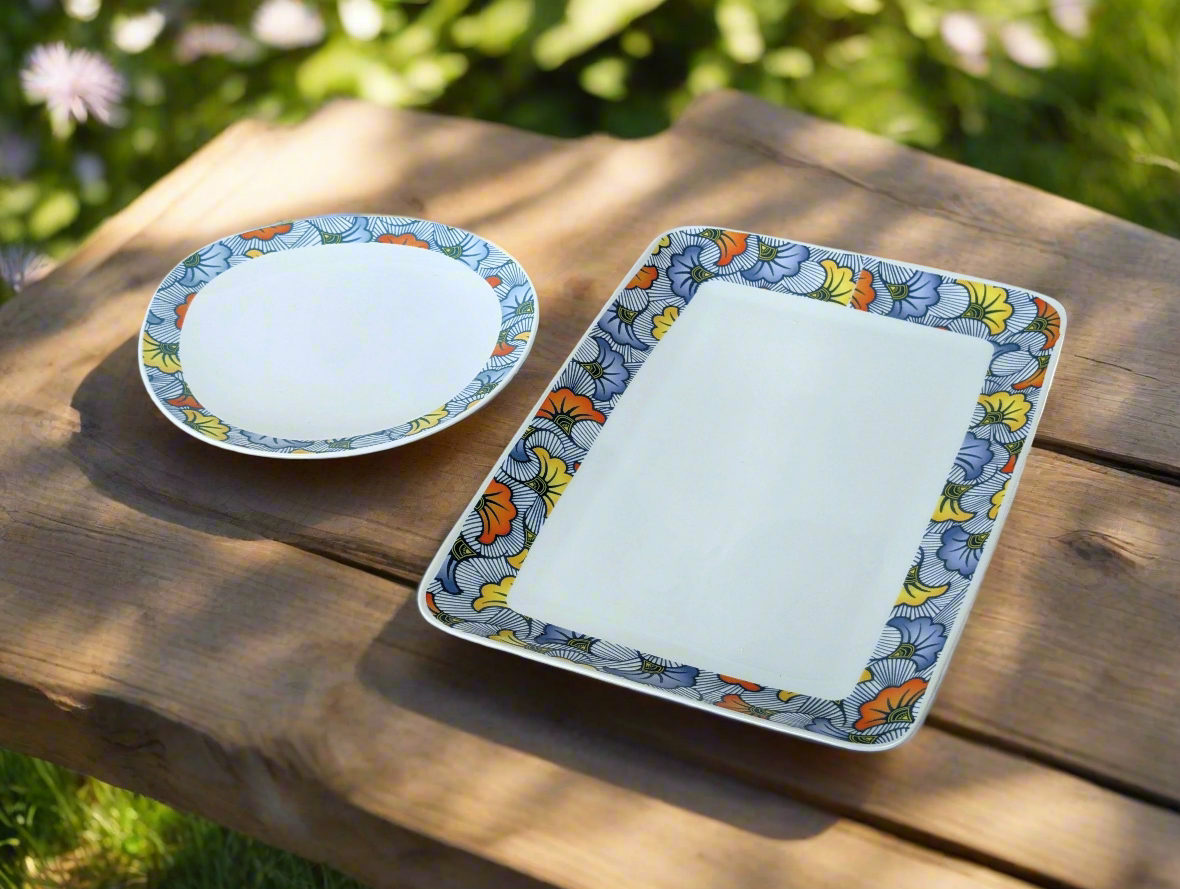 Grand plat en porcelaine fine Française fabriqué à la demande, motif africain anneau wax "fleurs de mariage"
