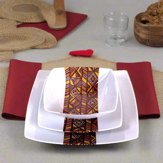Coffret d'assiettes carrées en porcelaine fine Française fabriquées à la demande avec  motif bande Ethnique d'Afrique "Bogolan" dans coffret de 6