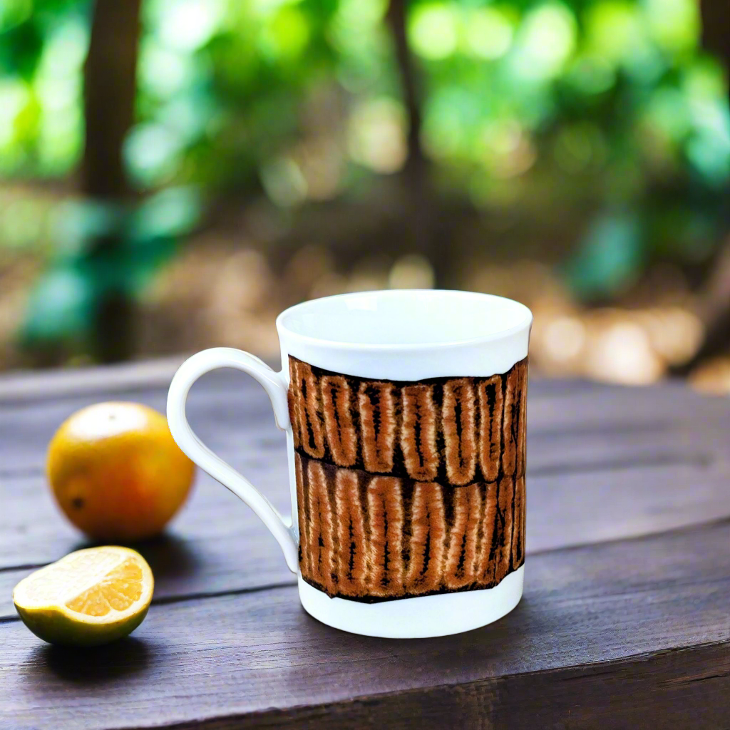 Mug en porcelaine fine Française fabriqué à la demande, motif de Côté d'Ivoire, extérieur "Dida brun"