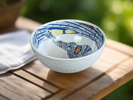 Bol grenaillé à l'extérieur en porcelaine fine Française fabriquées à la demande, motif WAX d'afrique "Girafe Fée électricité" à l'intérieur