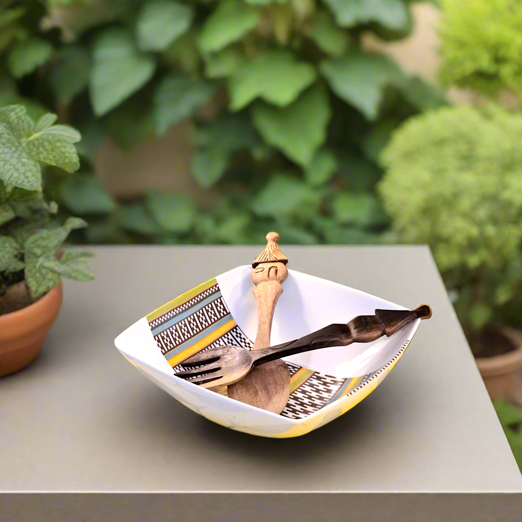 Saladier en porcelaine fine Française fabriquées à la demande motif bande Ethnique d'Afrique "Kanta" du Niger dans coffret