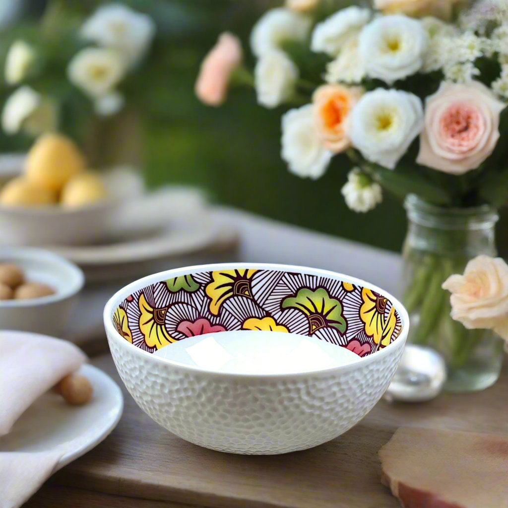 Bol grenaillé à l'extérieur en porcelaine fine Française fabriquées à la demande, motif WAX "Fleurs de mariage" rouge bordeaux à l'intérieur