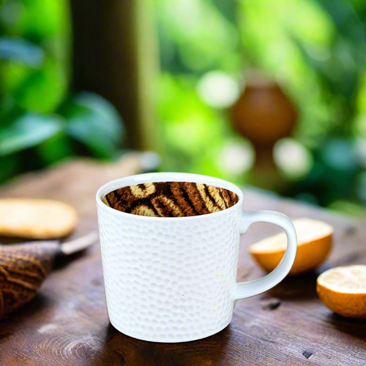 Mug en porcelaine fine Française fabriqué à la demande grenaillé à l'extérieur, motif de Côté d'Ivoire,  intérieur "Dida"