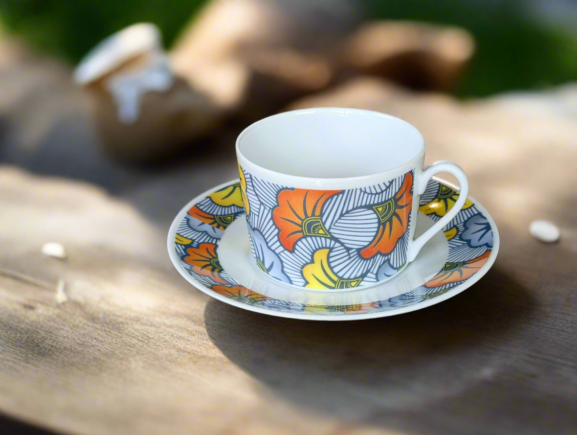 Tasse à Thé en porcelaine Française avec soucoupe motif plein wax d'Afrique  "Fleurs de Mariage"