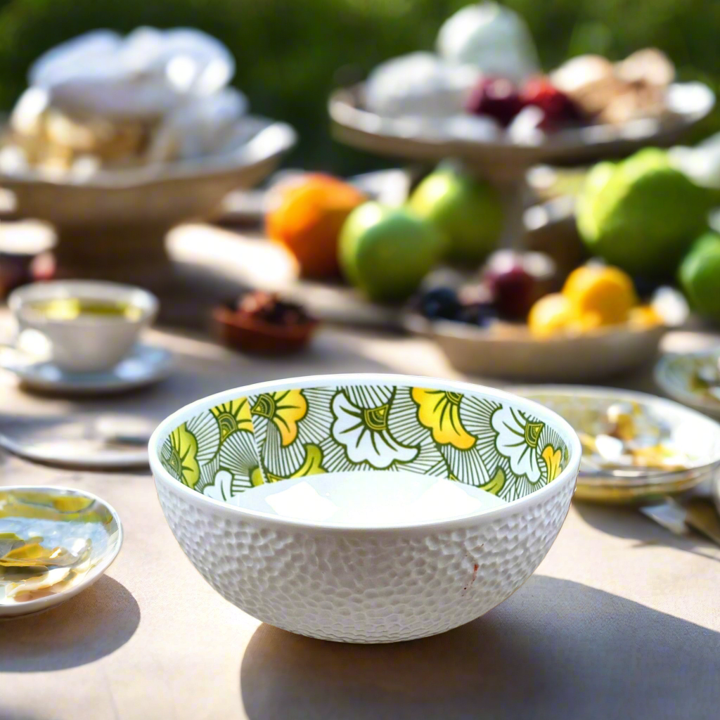 Bol grenaillé à l'extérieur en porcelaine fine Française fabriquées à la demande, motif WAX "Fleurs de mariage" vertes à l'intérieur