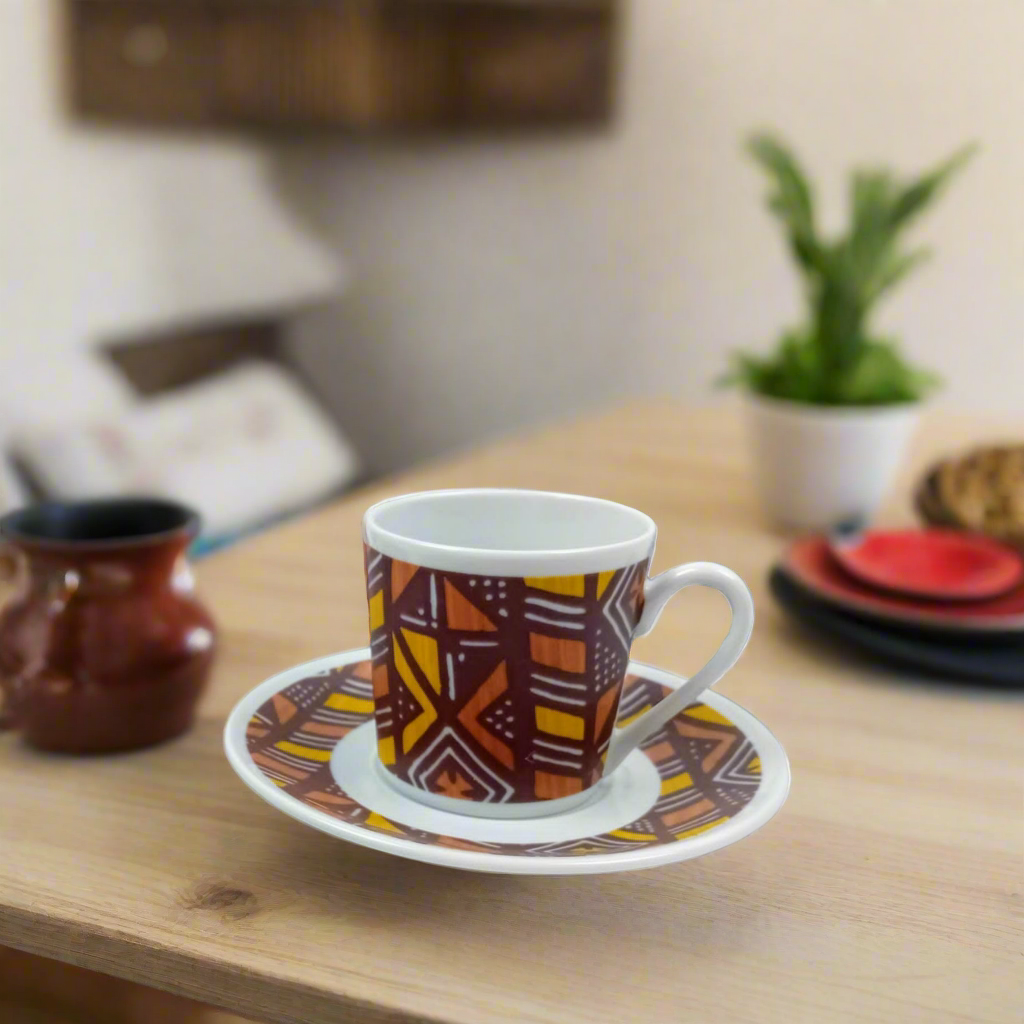 Tasse à Café avec soucoupe en porcelaine fine Française fabriquée à la demande motif Ethnique d'Afrique "Bogolan"