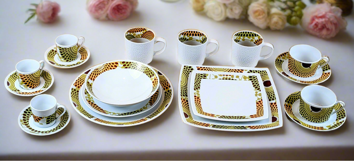 Coffret d'assiettes en porcelaine Française fabriquées à la demande avec motif anneaux fins "Gammaphone" dans coffret (6 pièces)
