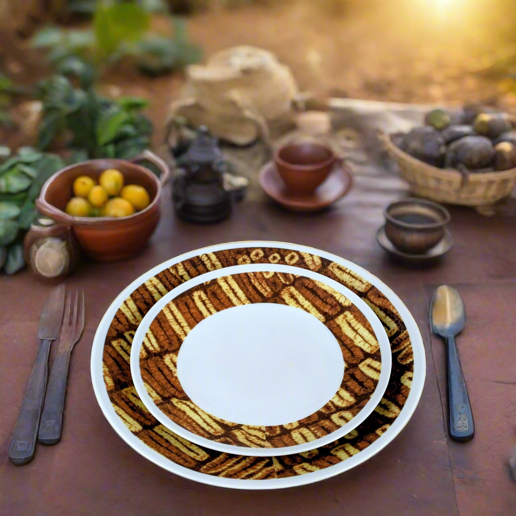 Coffret d'assiettes rondes en porcelaine fine Française fabriquées à la demande avec motif anneaux larges Ethnique de Côté d'Ivoire "Dida" dans coffret de 6