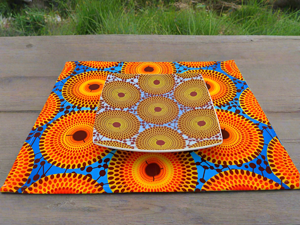 Coffret d'assiettes en porcelaine Française fabriquées à la demande avec  carrées motif plein wax d'Afrique Gammaphone dans coffret de 6