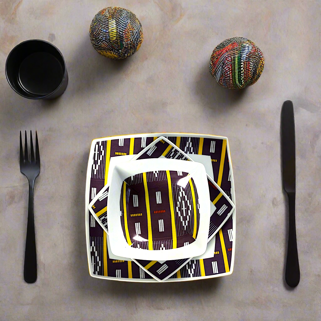 Coffret d'assiettes carrées en porcelaine fine Française fabriquées à la demande avec motif bande Ethnique d'Afrique "Baoulé" de Côte d'Ivoire dans coffret de 6 assiettes