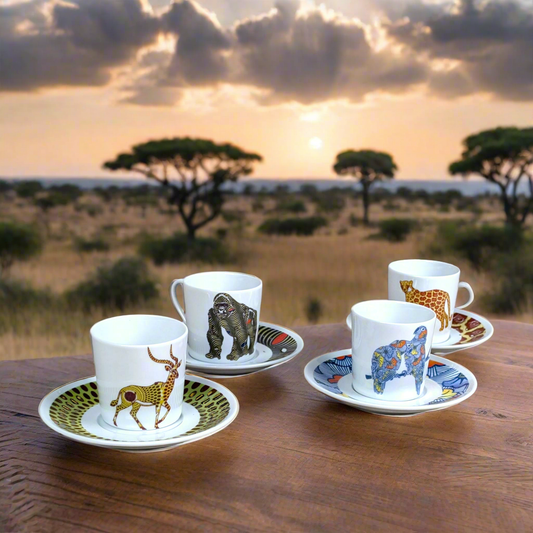 Coffret de 4 tasses à Café avec soucoupes en porcelaine fine Française motif plein wax d'Afrique motifs animaux antilope, gorille, inséparable, guépard
