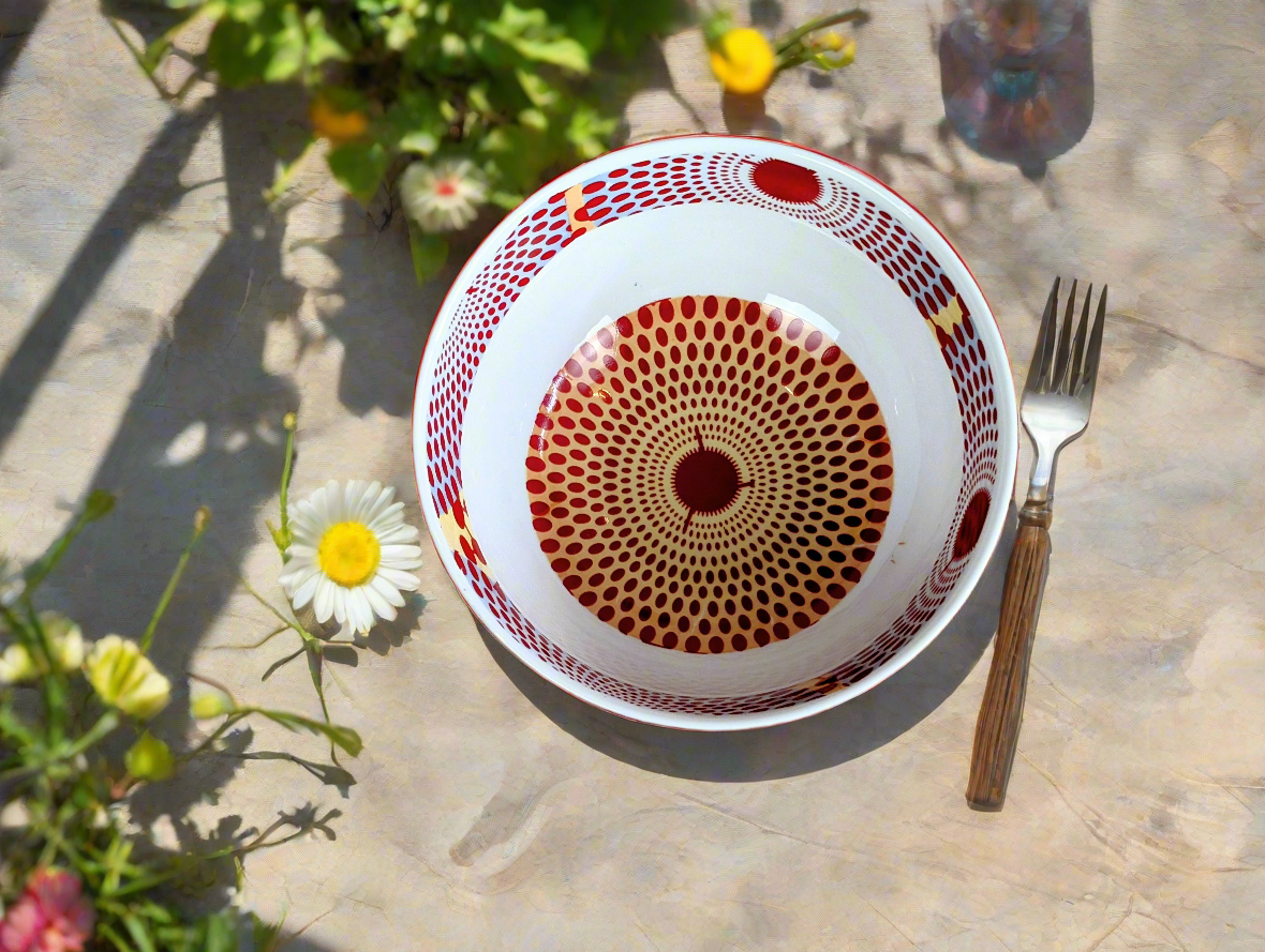 Bol grenaillé à l'extérieur en porcelaine, motif wax d'Afrique "Gammaphone rouge" à l'intérieur