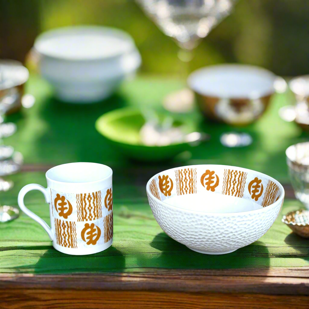 Mug en porcelaine fine Française fabriqué à la demande, motif de Côtes d'Ivoire, extérieur "Adinkra doré"