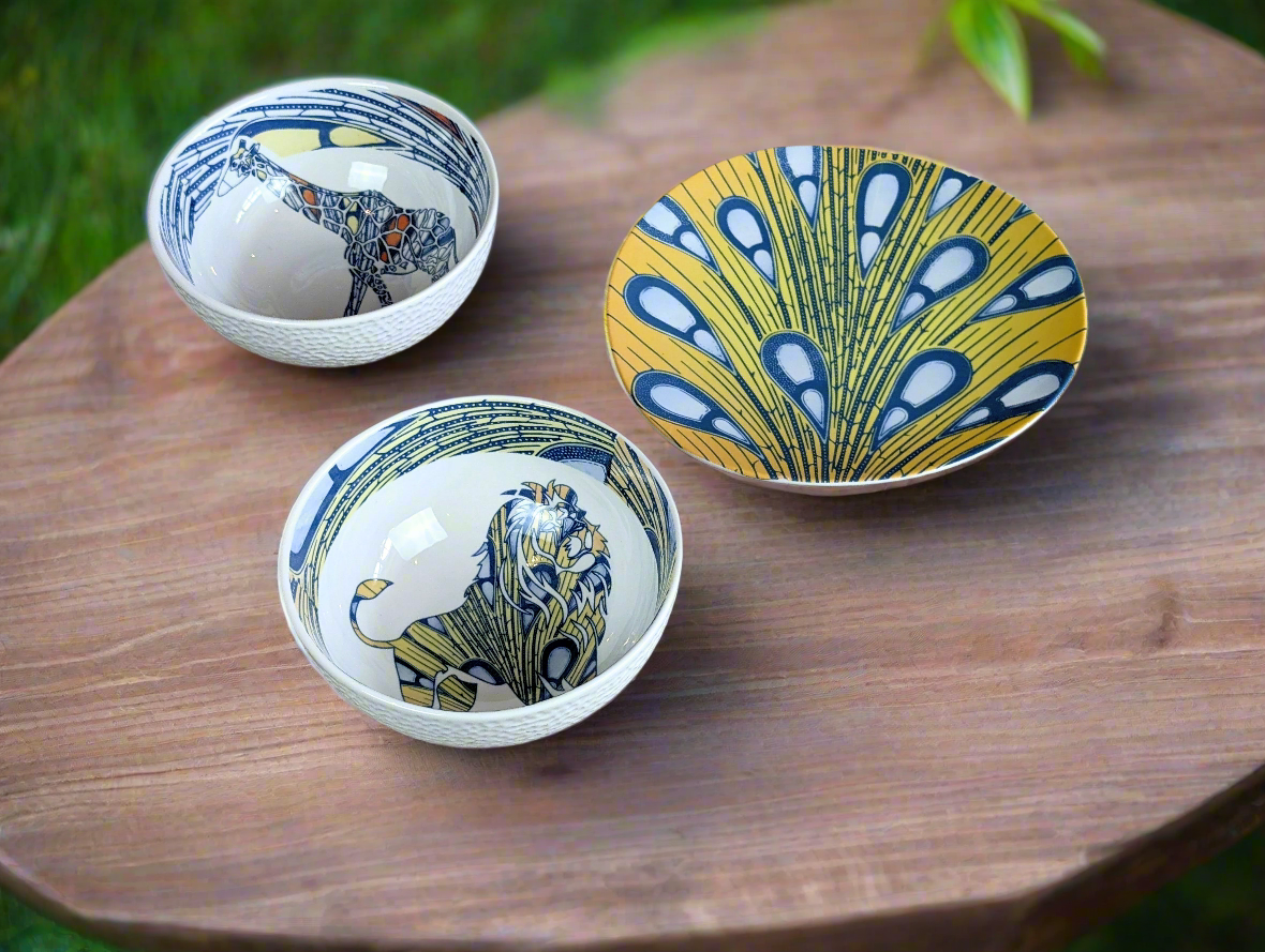 Bol grenaillé à l'extérieur en porcelaine française fabriqué à la demande motif WAX d'afrique "Lion Fée électricité" à l'intérieur