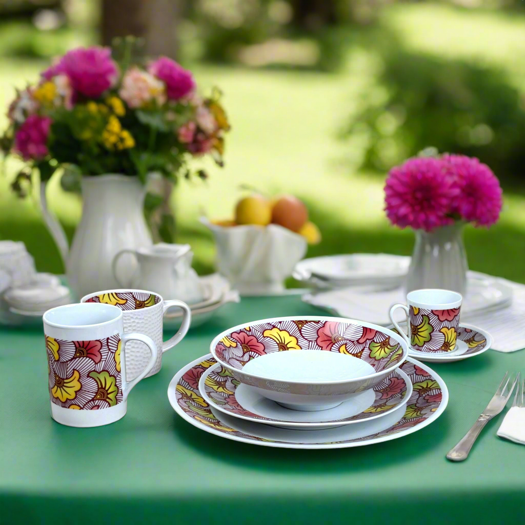 Coffret d'assiettes en porcelaine fine Française fabriquées à la demande avec motif anneaux larges "Fleurs de Mariage" rose magenta dans coffret de 6