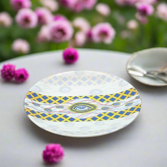 Coffret d'assiettes rondes en porcelaine fine Française fabriquées à la demande avec  motif plein WAX d'afrique "Oeil de ma co-épouse" dans coffret de 6