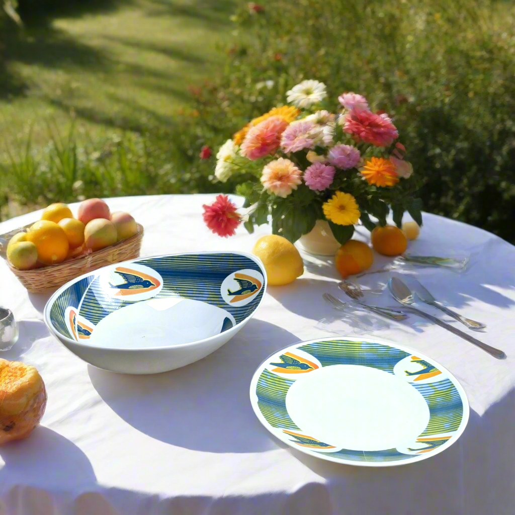 Saladier ovale en porcelaine fine Française fabriqué à la demande motif WAX anneau en spirale "Hirondelles"
