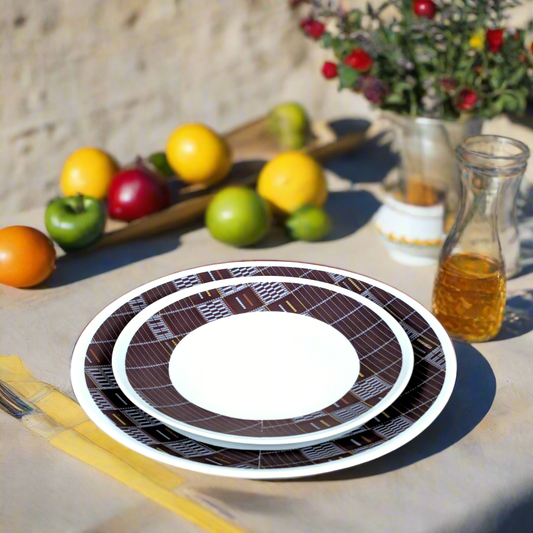 Coffret d'assiettes rondes en porcelaine fine Française fabriquées à la demande avec  motif anneaux larges Ethnique de Côté d'Ivoire "Sénoufo noir" dans coffret de 6