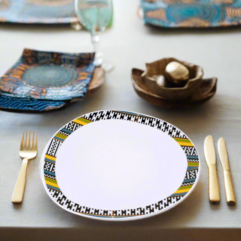 Coffret d'assiettes ovales en porcelaine fine Française fabriquées à la demande avec motif anneau tribal "tera tera", "kounta" "Kanta" dans coffret de 6 assiettes