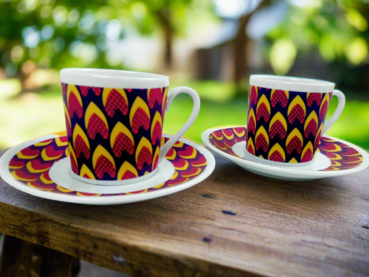 Tasse à Café avec soucoupe en porcelaine fine Française fabriquée à la demande motif plein WAX d'afrique "Ongles de Marie-Therese"