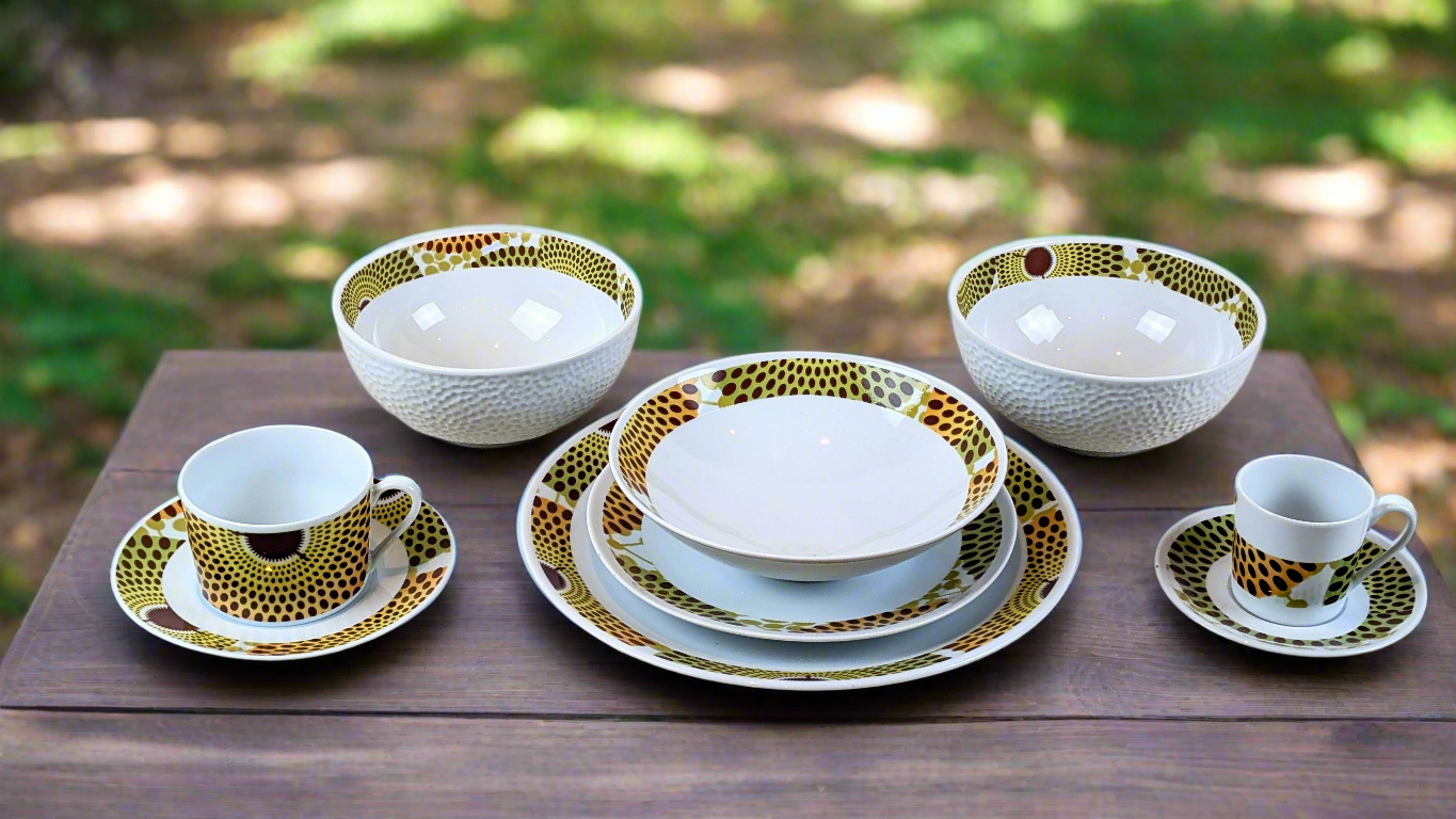 Tasse à Thé en porcelaine fine  Française fabriquée à la demande avec soucoupe motif plein wax d'Afrique Gammaphone