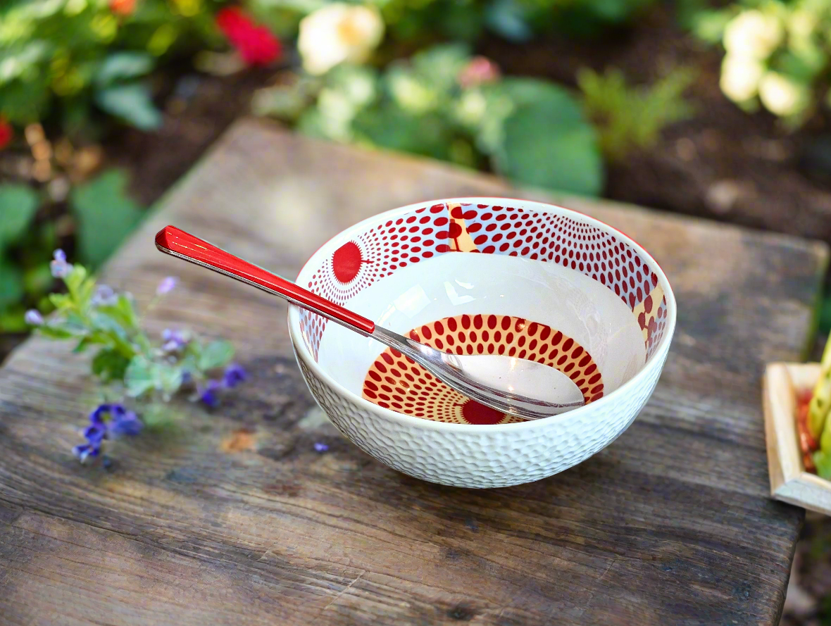 Bol grenaillé à l'extérieur en porcelaine, motif wax d'Afrique "Gammaphone rouge" à l'intérieur