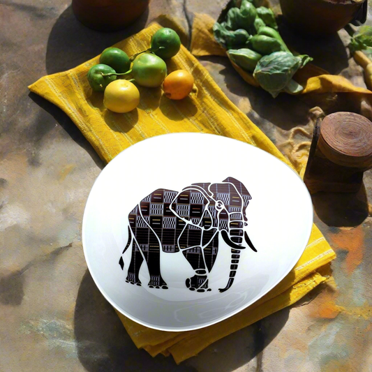 Saladier ovale en porcelaine fine Française fabriqué à la demande motif animal : Eléphant Ethnique de Côté d'Ivoire "Sénoufo noir"
