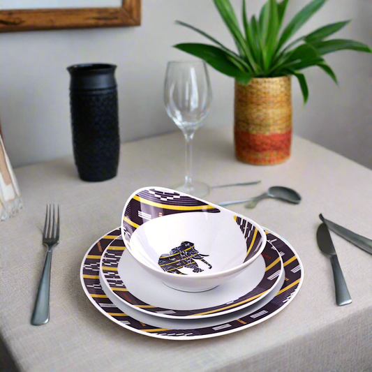 Coffret d'assiettes ovales en porcelaine fine Française fabriquées à la demande avec motif anneau Ethnique "Baoulé" de Côte d'Ivoire dans coffret de 6 assiettes