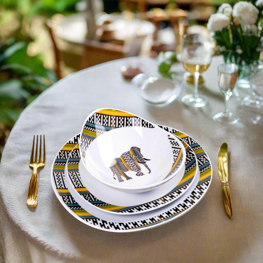 Coffret d'assiettes ovales en porcelaine fine Française fabriquées à la demande avec motif anneau tribal "tera tera", "kounta" "Kanta" dans coffret de 6 assiettes